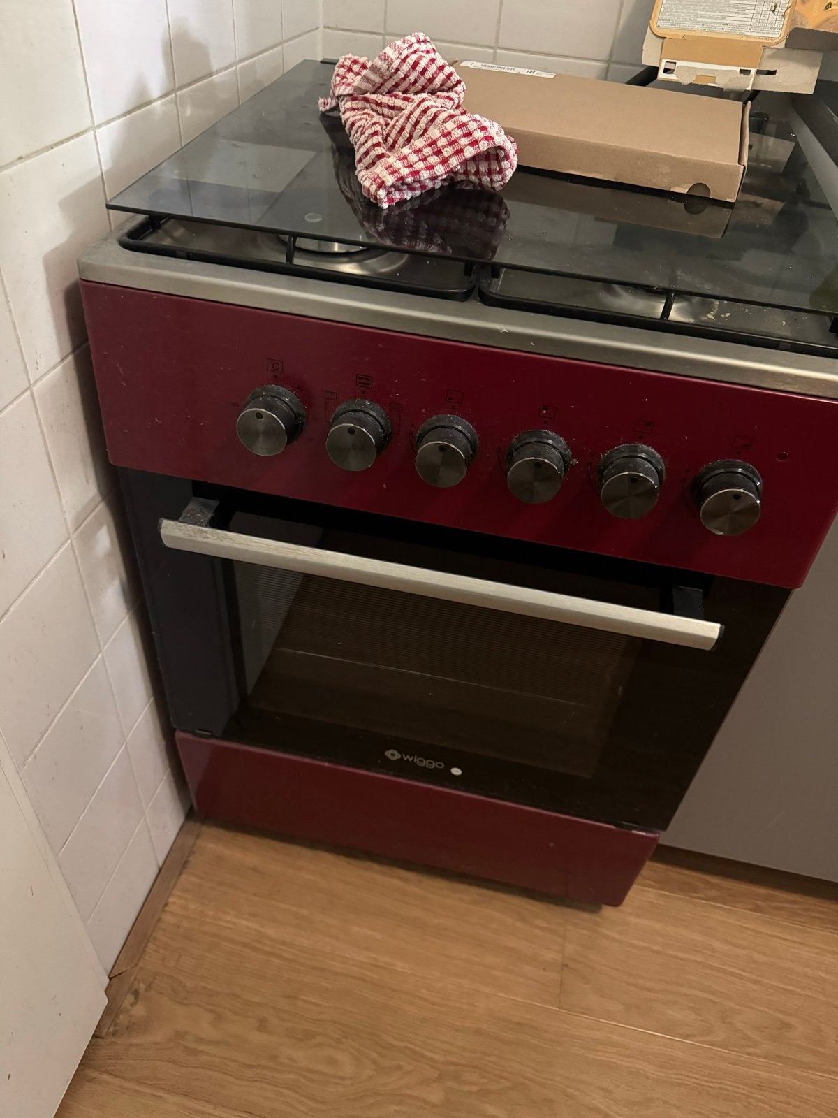 Wiggo gasfornuis 4 pits met oven, pannenset en gasslang, Witgoed en Apparatuur, Ophalen, Gebruikt, 4 kookzones, Energieklasse A of zuiniger