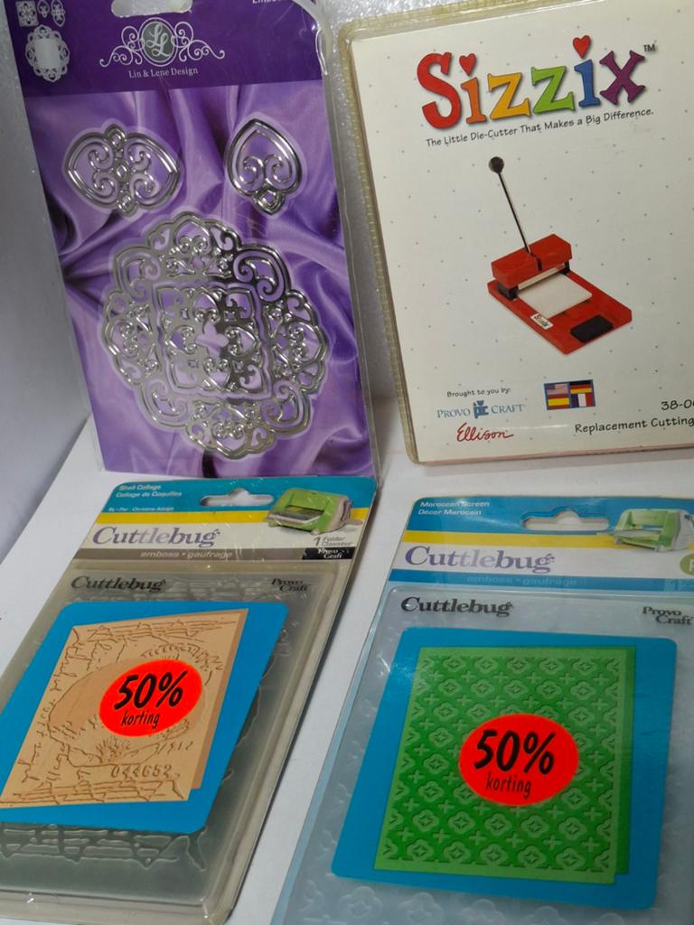 Embossing en snijmallen set (4 stuks), Geschikt voor snijden, Overige thema's, Nieuw, Meerkleurig
