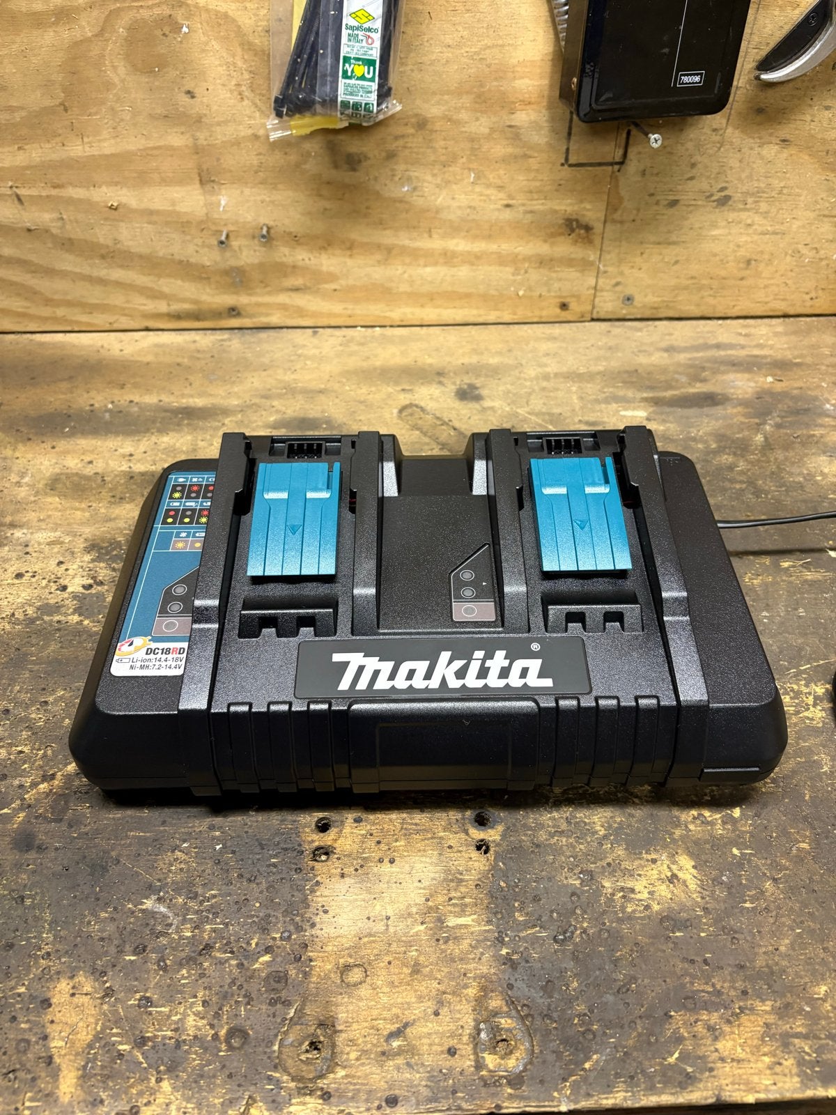 Nieuwe Makita dubbele lader DC18RD, Ophalen of Verzenden, Nieuw