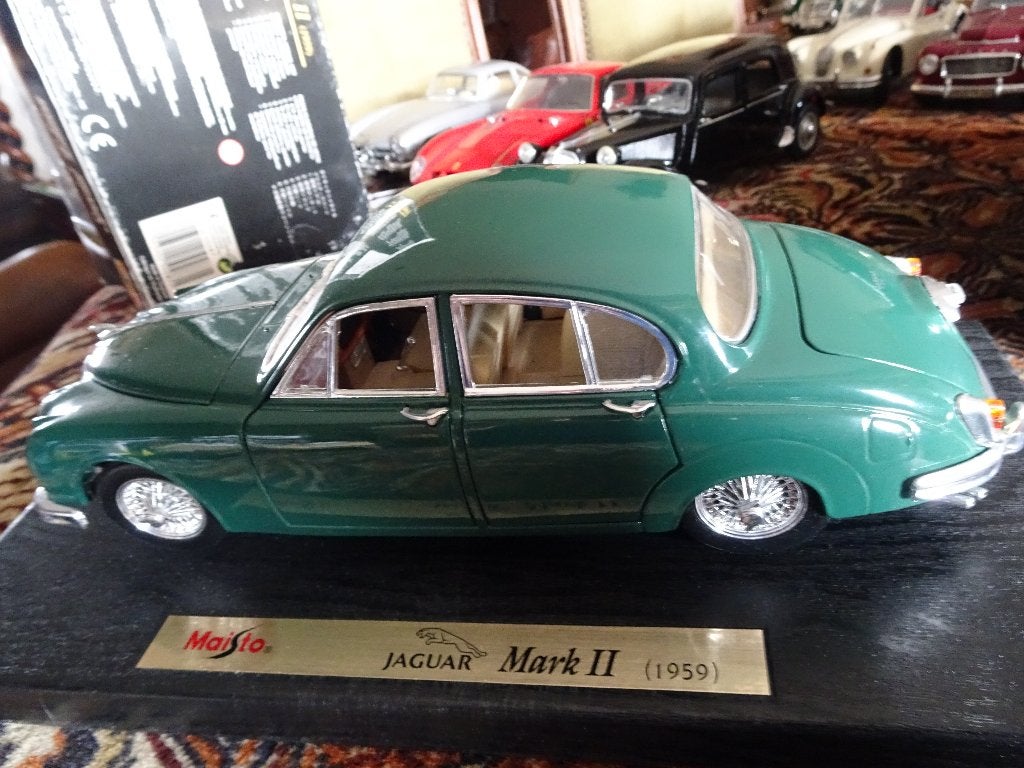 MOOIE JAGUAR MK2 1959 1;18  MAISTO IN DOOS, Ophalen of Verzenden, Zo goed als nieuw, Auto, Maisto