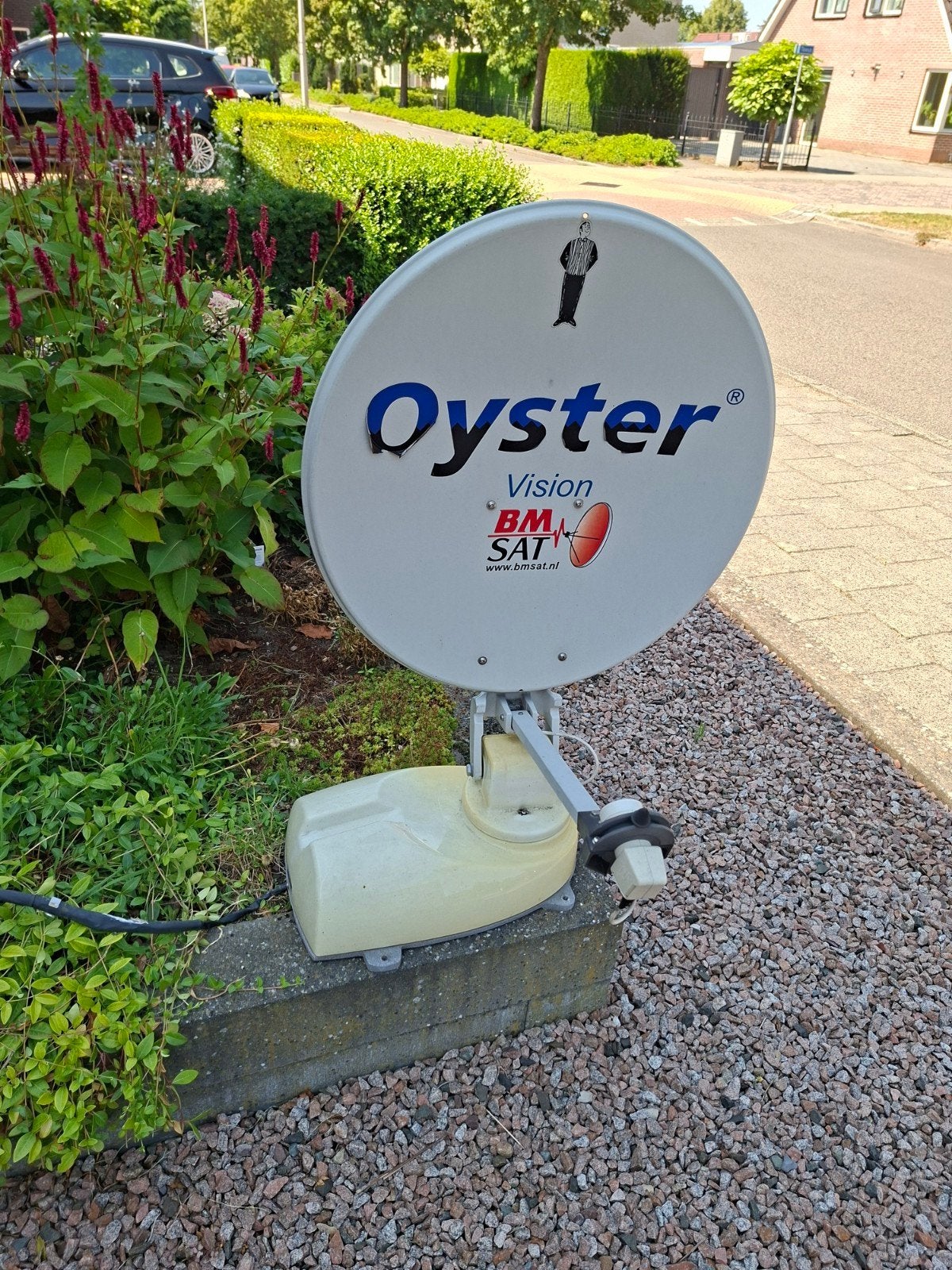Avtex L187DRS V2 LED TV met Oyster Vision Satelliet Systeem, Ophalen, Gebruikt