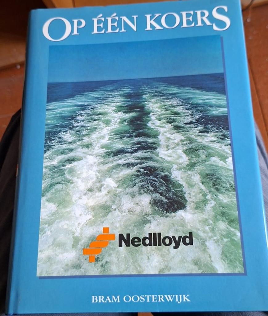 Op één koers - Bram Oosterwijk - Nedlloyd, Verzamelen, Scheepvaart, Ophalen of Verzenden