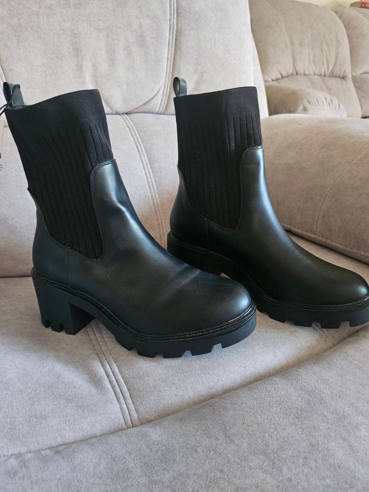 Zwarte chelsea boots met sok-schacht, maat 40 - nieuw, Ophalen of Verzenden, Nieuw, Zwart