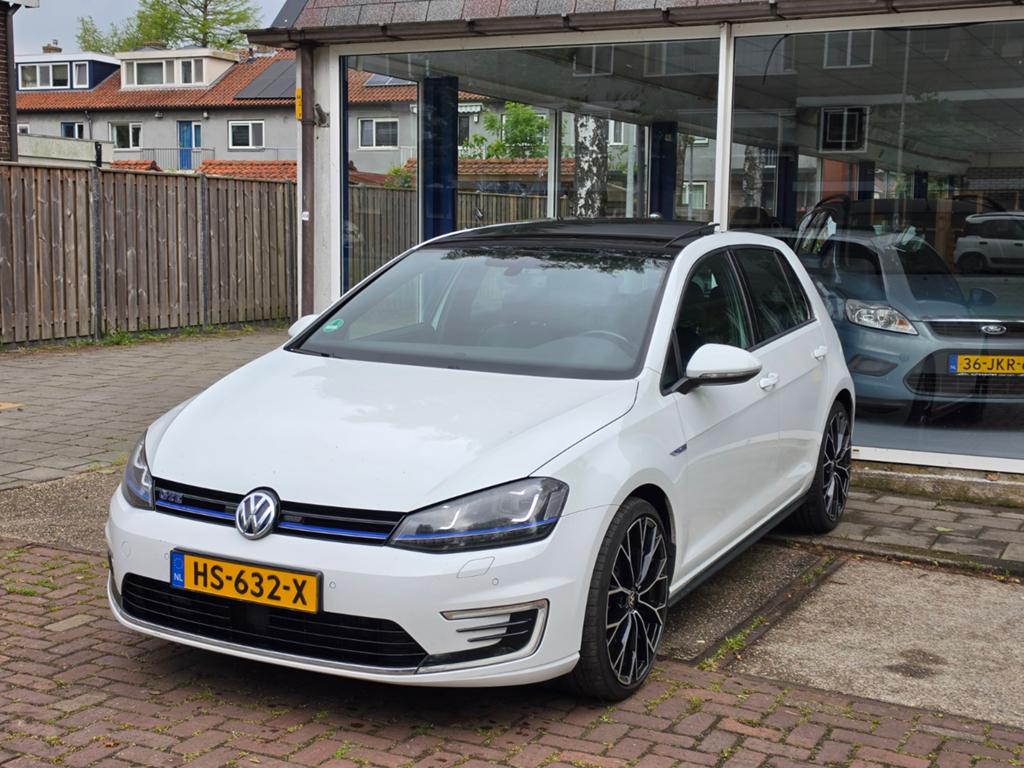 Volkswagen Golf 1.4 TSI Phev GTE vol in opties, Auto's, Zwart, Wit, 1499 kg, 149 pk