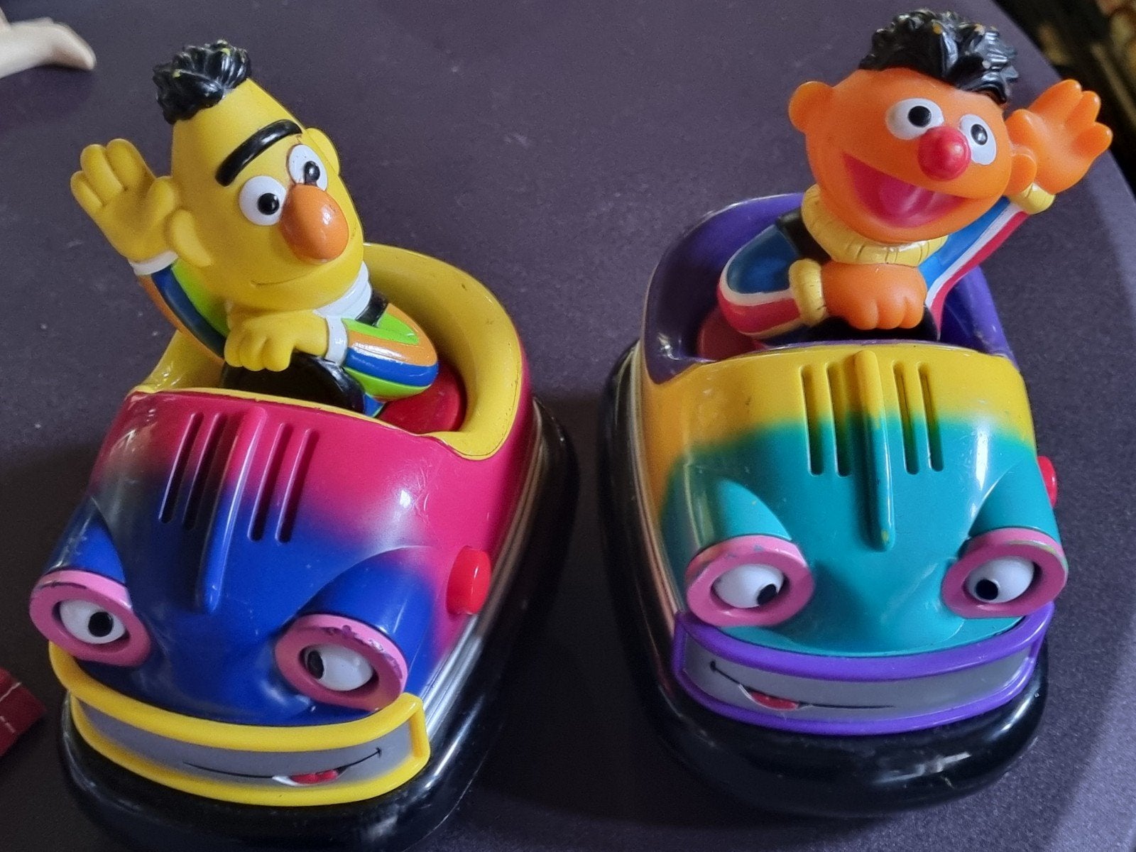 Sesamstraat Bert en Ernie botsauto's speelgoed, Ophalen of Verzenden, Zo goed als nieuw, Tv, Actiefiguur of Pop