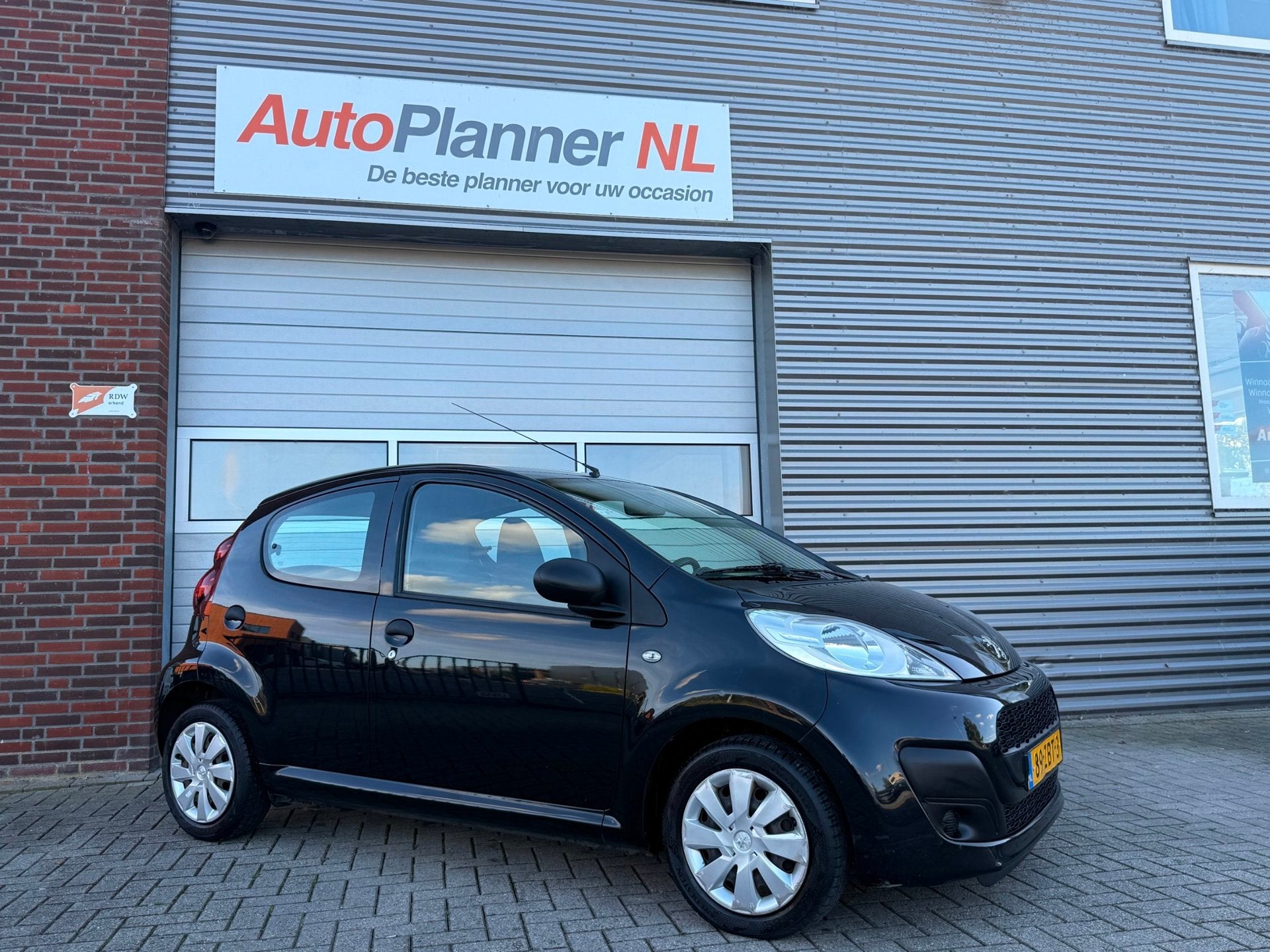 Peugeot 107 1.0 Blue Lease! 5-Deurs! Airco! Elek. ramen!, Auto's, Voorwielaandrijving, Euro 5, Stof, Gebruikt