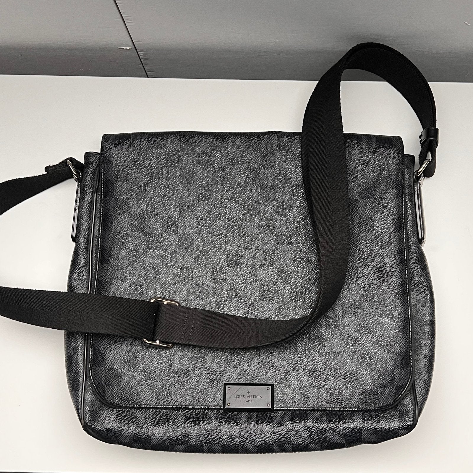 Louis Vuitton 2013 Damier Graphite Daniel MM crossbodytas, Kleding | Heren, Overige Herenkleding, Ophalen of Verzenden, Zo goed als nieuw