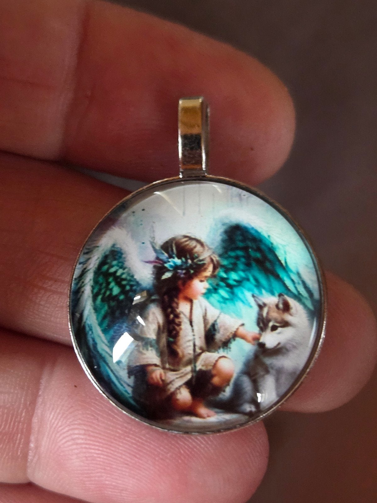 Nieuwe glazen hanger met engel en wolf afbeelding, Overige kleuren, Glas of Kristal, Nieuw, Ophalen of Verzenden