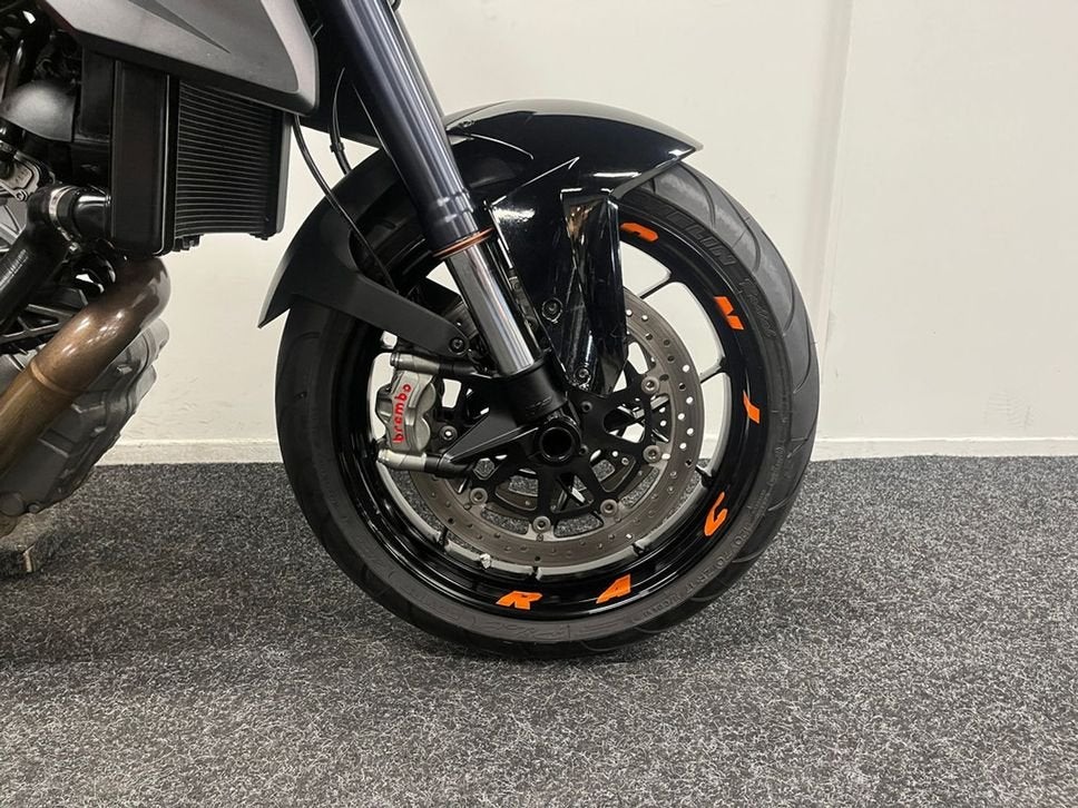 KTM 1290 SUPER DUKE R (bj 2015), 2 cilinders, KTM, Motorrijbewijs A, Bedrijf