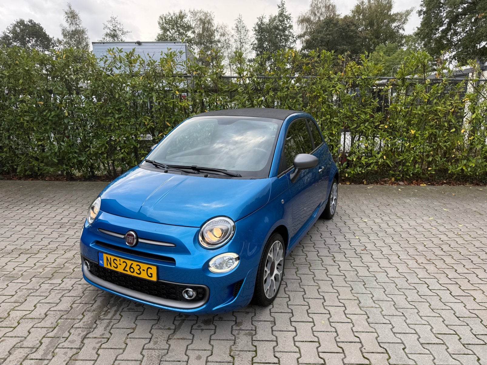 Fiat 500C Twinair Turbo 80pk 2017 Blauw, Auto's, 31 €/maand, Origineel Nederlands, Handgeschakeld, 26 km/l