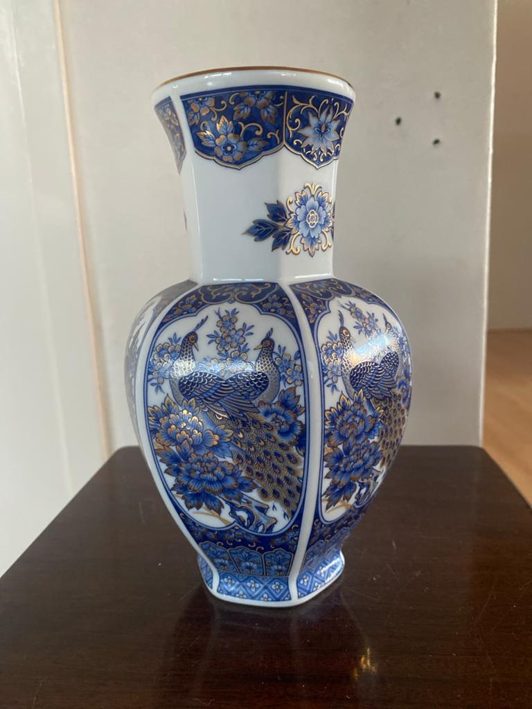Prachtige Japanse vaas met pauwen en bloemmotieven, Antiek en Kunst, Antiek | Vazen, Ophalen of Verzenden