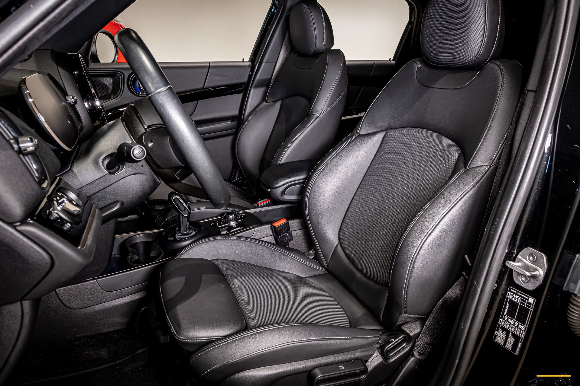 Mini Countryman 1.5 Cooper Essential|Leder|StoelV|1eig|Cam, Auto's, Dealer onderhouden, 136 pk, Zwart, Countryman