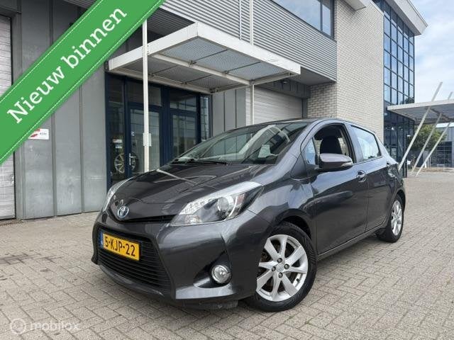 Toyota Yaris 1.5 Full Hybrid Dynamic, Auto's, Euro 5, Gebruikt, 4 cilinders, 1070 kg
