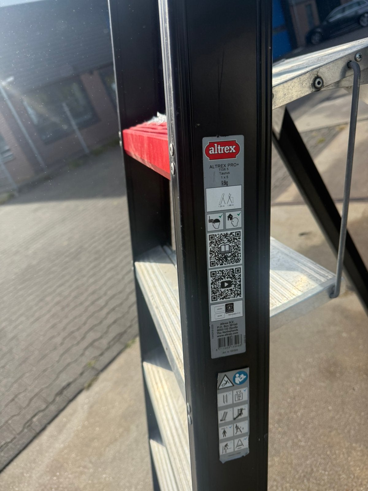 Altrex Pro+ Taurus TGB 5 Professionele trap, Doe-het-zelf en Verbouw, Ladders en Trappen, Ophalen, Gebruikt, Ladder, Info@altrex.com