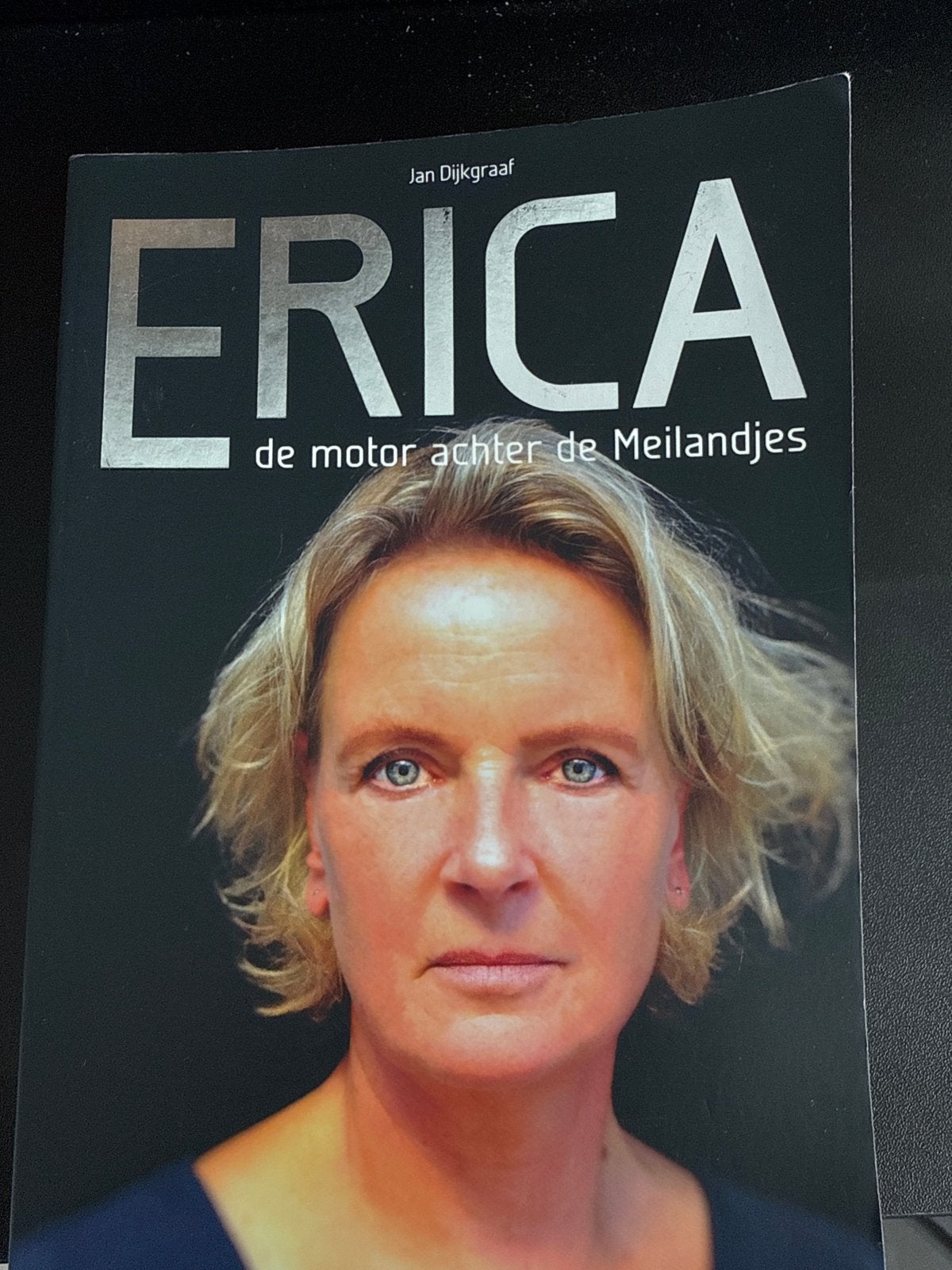 Erica: De motor achter de Meilandjes - Jan Dijkgraaf, Boeken, Ophalen of Verzenden, Zo goed als nieuw, Film, Tv en Media