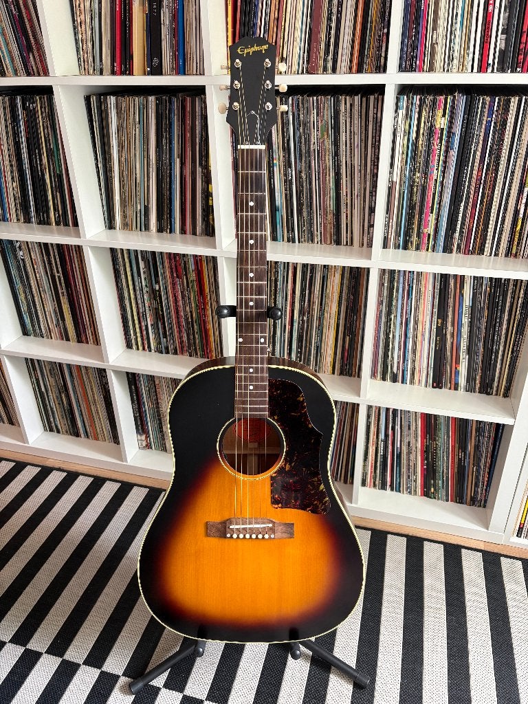 Epiphone Inspired by Gibson J-45 Aged Vintage Sunburst, Muziek en Instrumenten, Snaarinstrumenten | Gitaren | Akoestisch, Ophalen