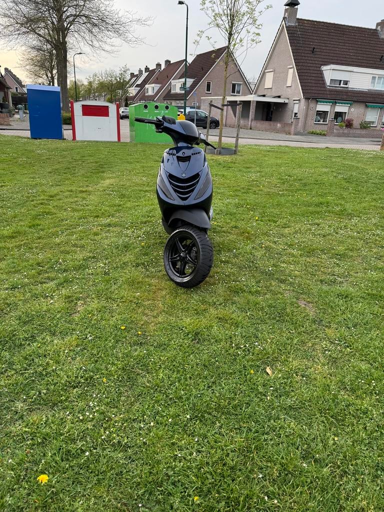 Zip 2t 2000, ook te ruil tegen een Vespa sprint, Fietsen en Brommers, Scooters | Piaggio, Ophalen, Tweetakt, Maximaal 45 km/u