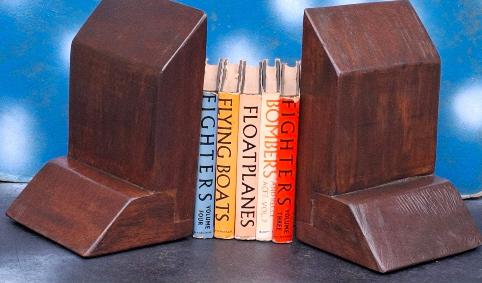 Boekensteun. Constructivistisch.  Hardhout.  Ca 1920., Huis en Inrichting, Woonaccessoires | Wandplanken en Boekenplanken, Ophalen