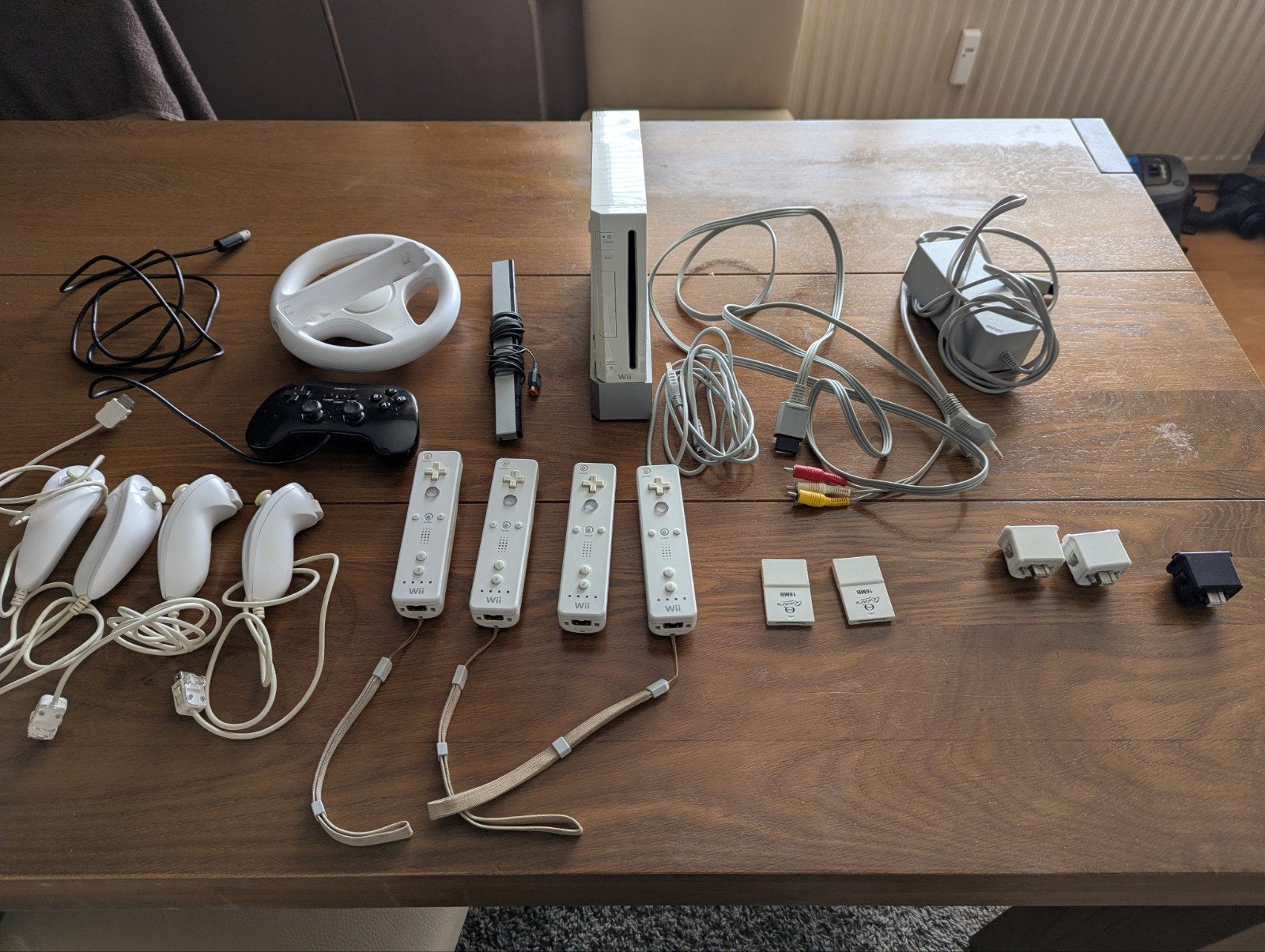 Nintendo Wii + accesoires (alleen ophalen), Spelcomputers en Games, Ophalen, Gebruikt, Met 3 controllers of meer, Met stuurtje
