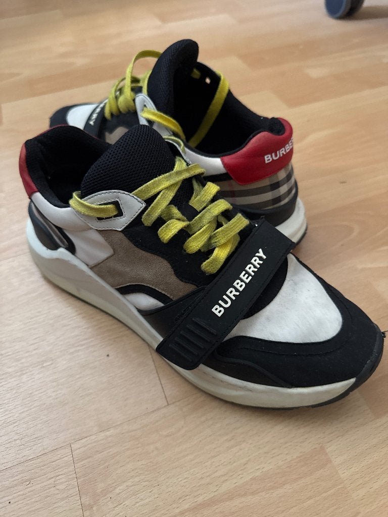 Burrbery sneakers, Wit, Ophalen of Verzenden, Burberry, Sneakers of Gympen