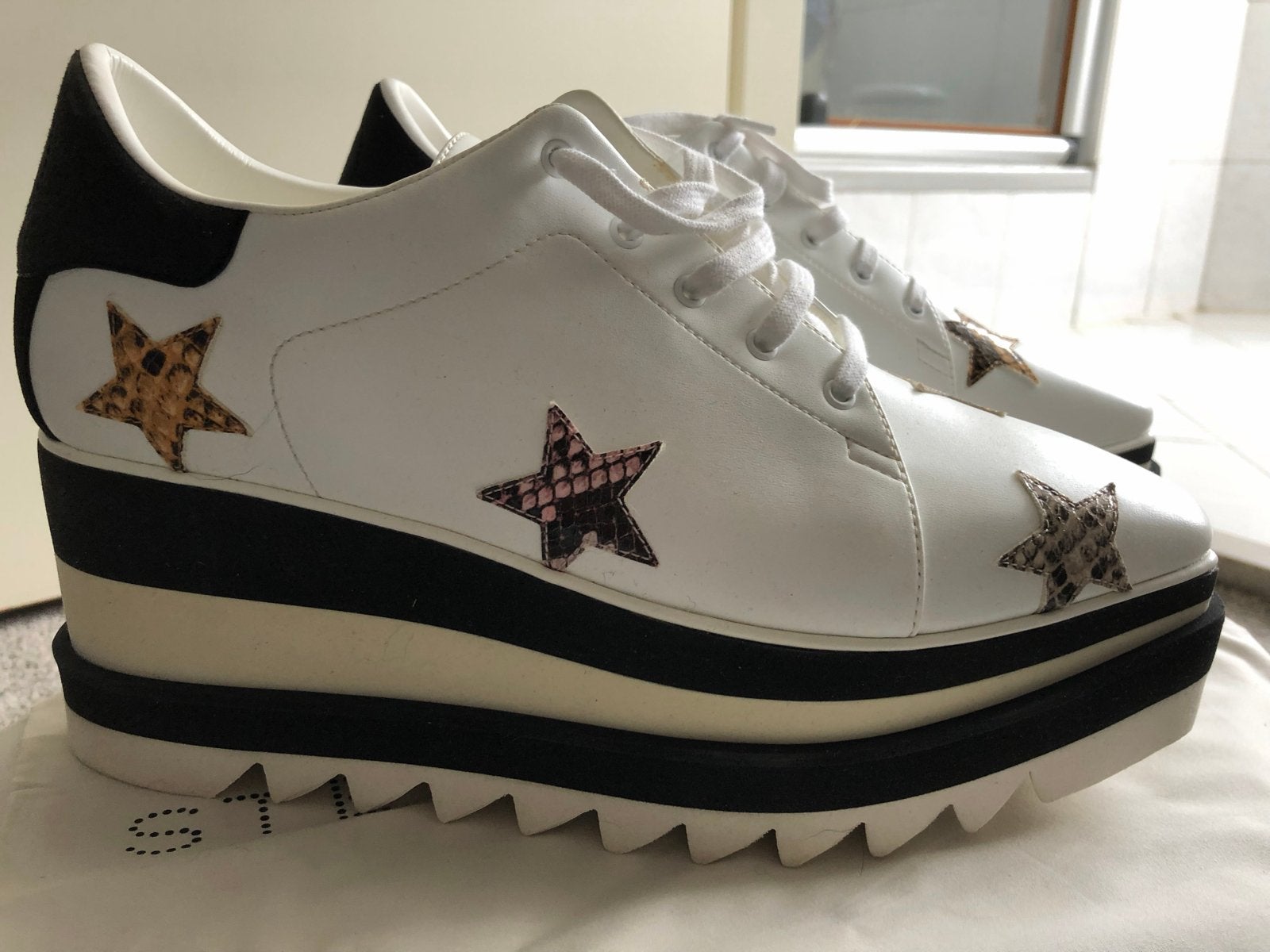 Gloednieuwe Stella McCartney schoenen - Maat 40, Kleding | Dames, Verzenden, Nieuw, Wit, Sneakers of Gympen