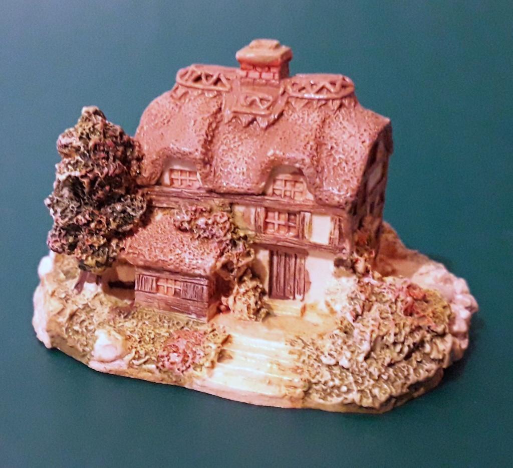 Engels miniatuur cottage huisje Cuggly Wugglies Collection, Verzenden, Zo goed als nieuw, Overige typen