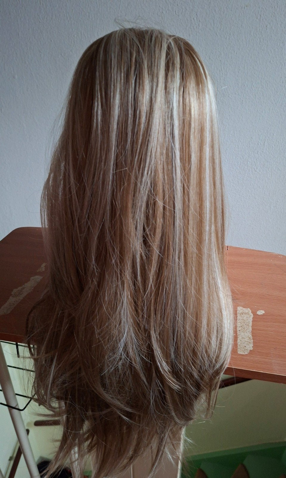 Lange blonde pruik met highlights, Ophalen of Verzenden, Zo goed als nieuw, Pruik of Haarverlenging