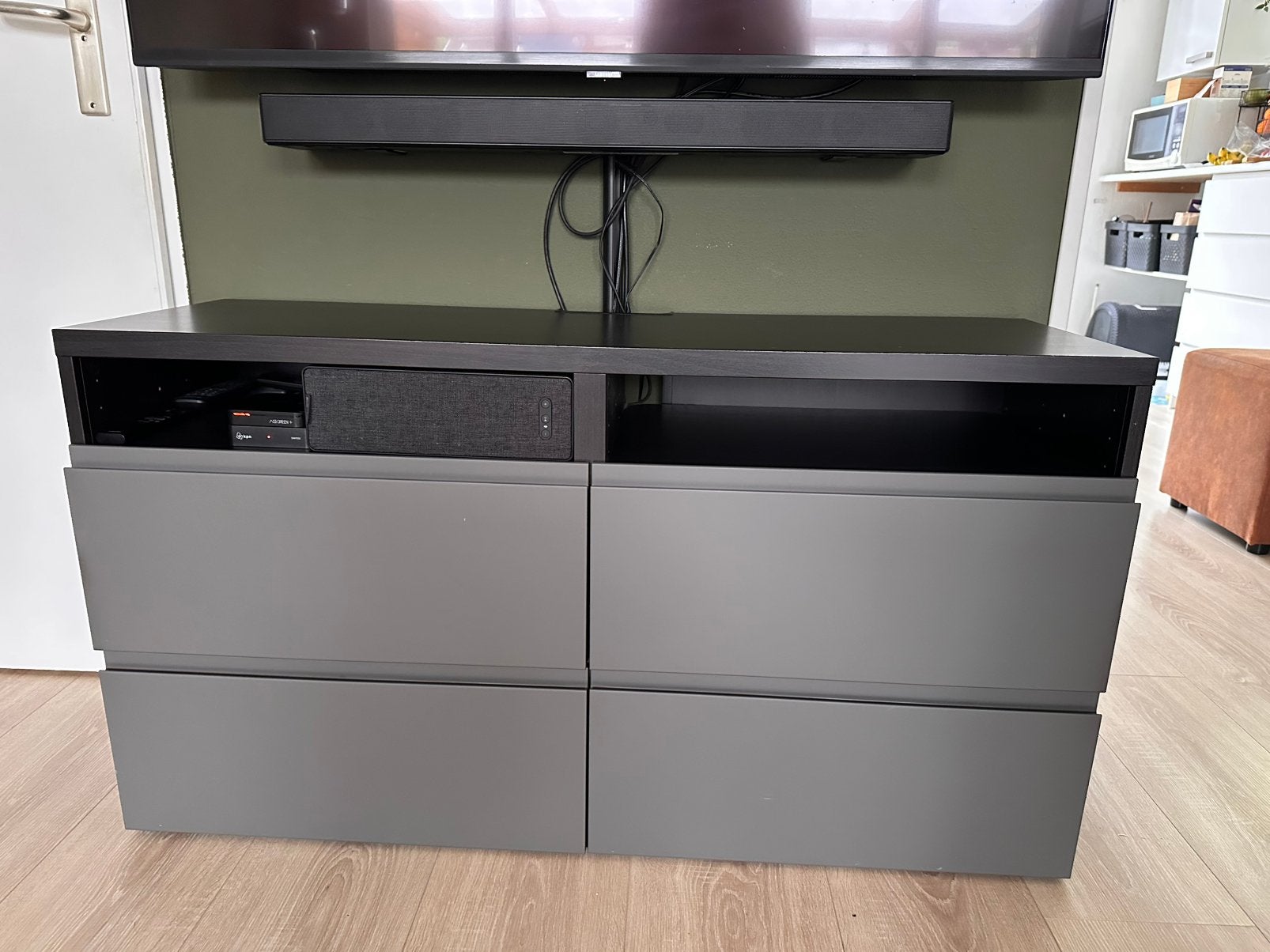 Zeer net TV meubel (besta zwart/bruin), Ophalen, 100 tot 150 cm, Zo goed als nieuw, Minder dan 100 cm