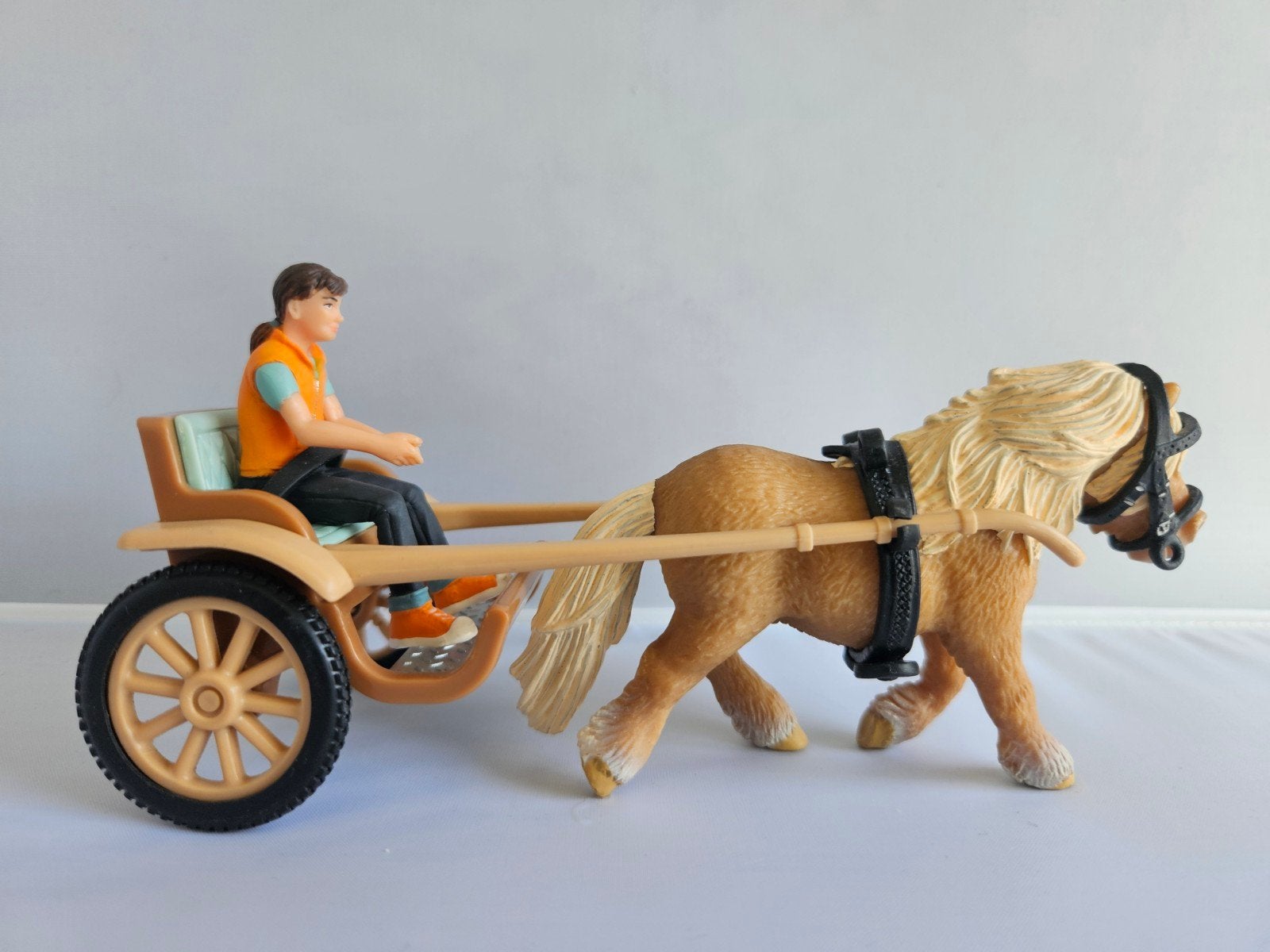 Schleich Shetlander met sulky 42040, Verzamelen, Dierenverzamelingen, Ophalen of Verzenden, Zo goed als nieuw, Paard, Beeldje of Figuurtje