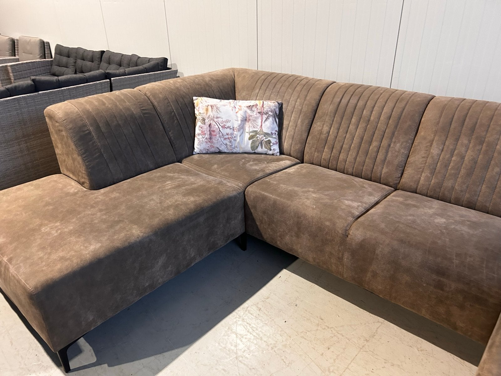 Schitterende grote microleder hoekbank bruin, professioneel, Huis en Inrichting, Banken | Bankstellen, Ophalen, ., Hoekbank, 300 cm of meer
