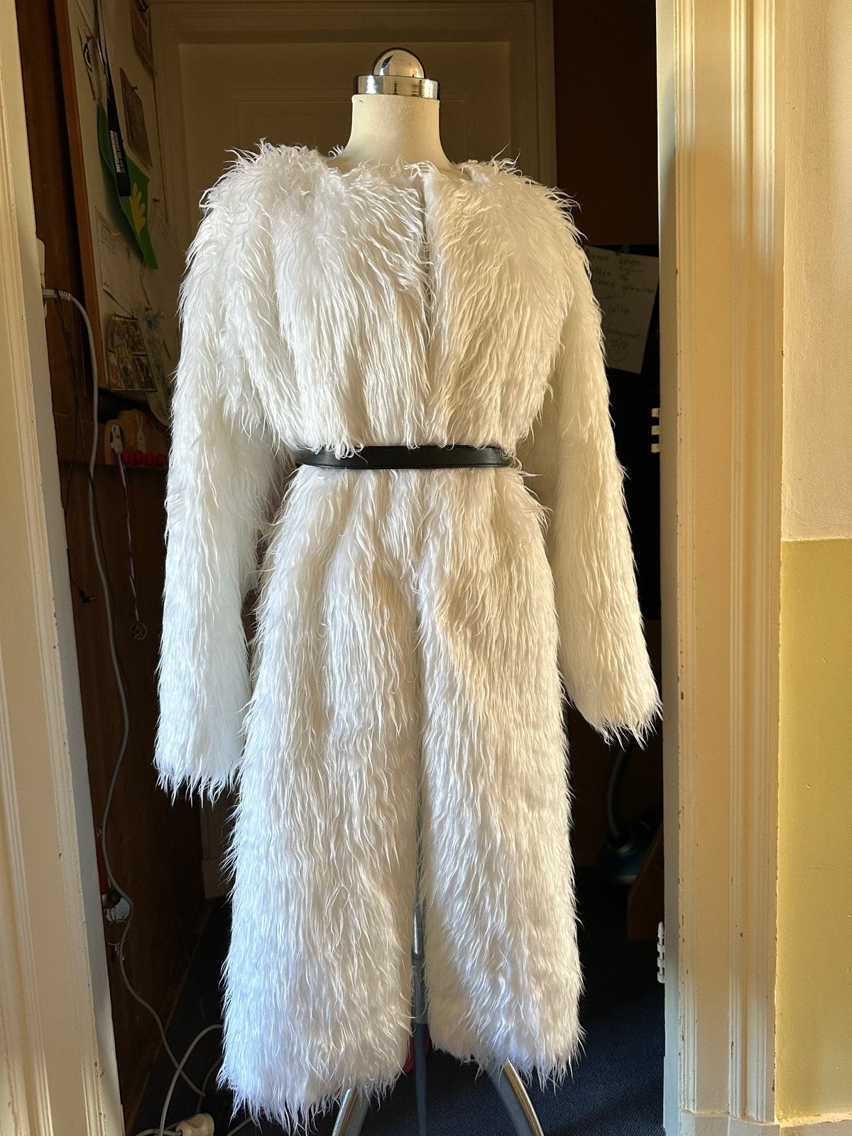 Witte Faux Fur Jas - Lange pluizige winterjas, Ophalen of Verzenden, Zo goed als nieuw, Maat 38/40 (M), Wit