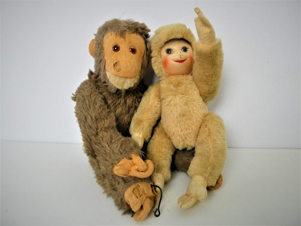 Knuffel Aapjes met bankje en een schommelstoel, Ophalen of Verzenden