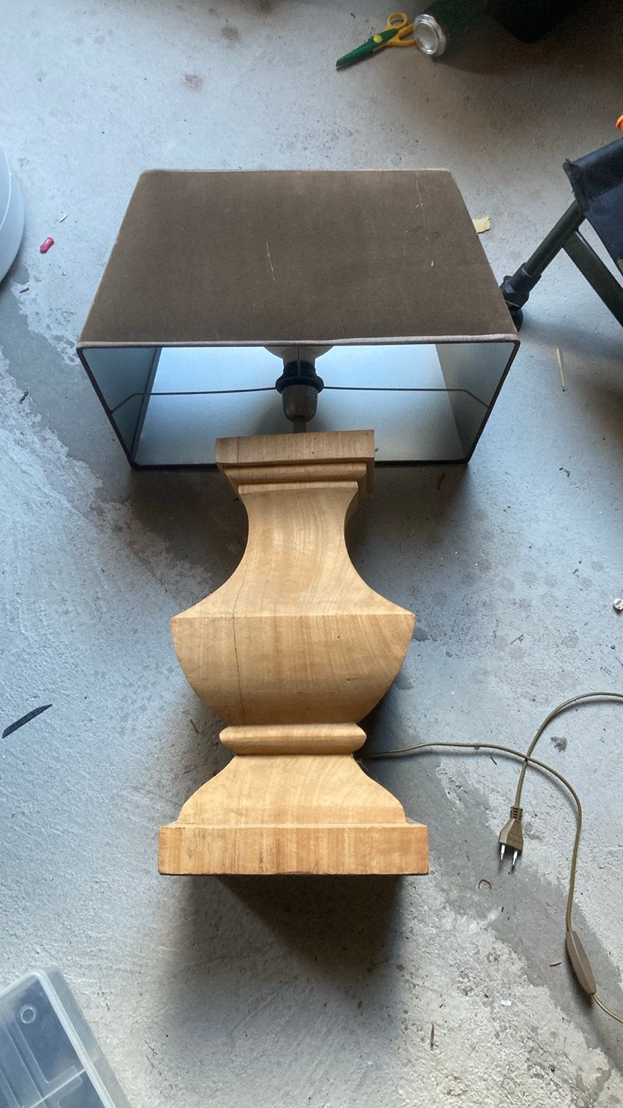 Houten tafellamp met vierkante kap, Gebruikt, Met kap, E27 (groot), Ophalen of Verzenden