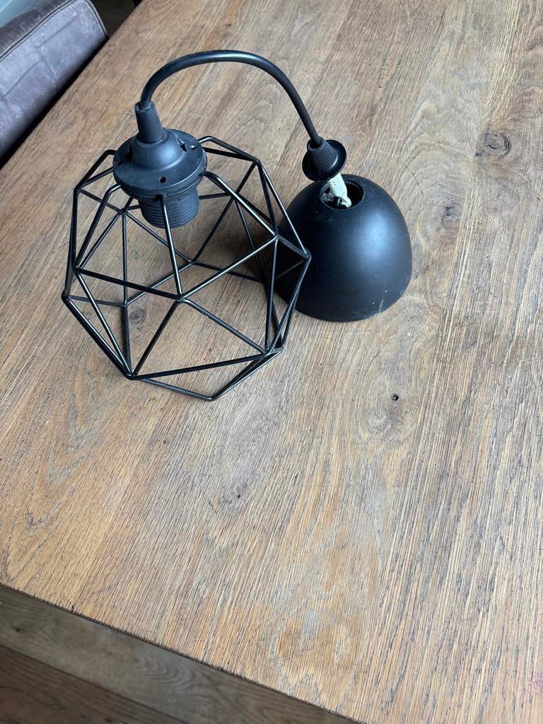 Zwarte metalen hanglamp - Modern geometrisch design, Huis en Inrichting, Lampen | Hanglampen, Ophalen, Zo goed als nieuw, Metaal