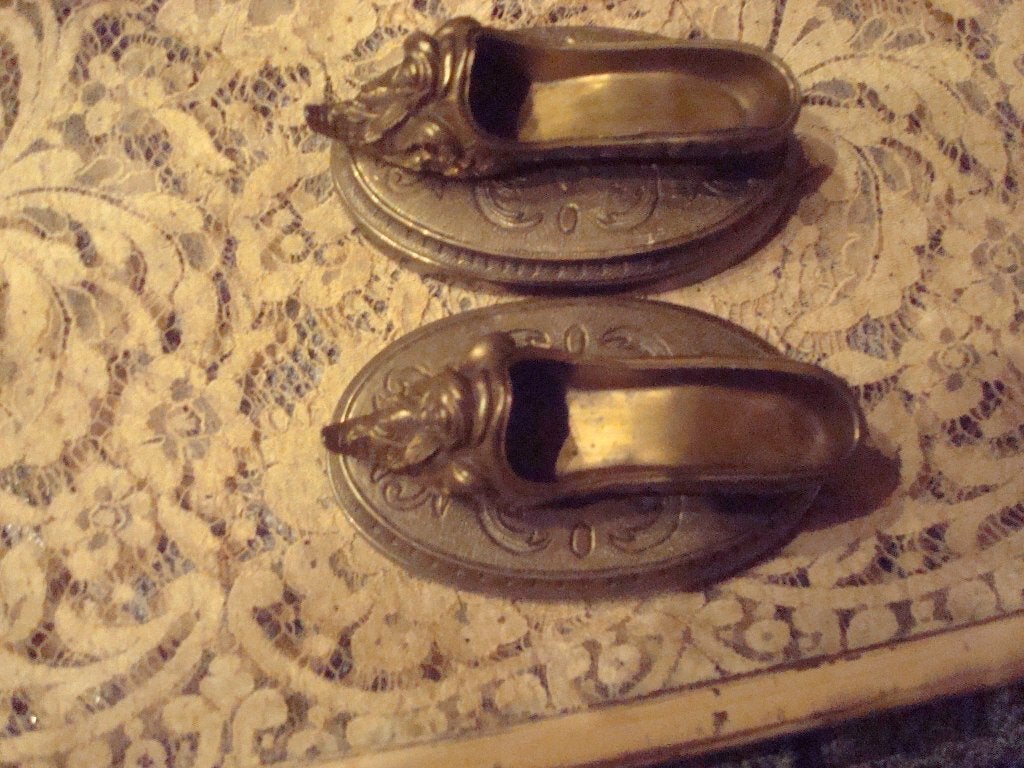 antieke hele zware messing schoentjes op plateau, Ophalen of Verzenden, Brons