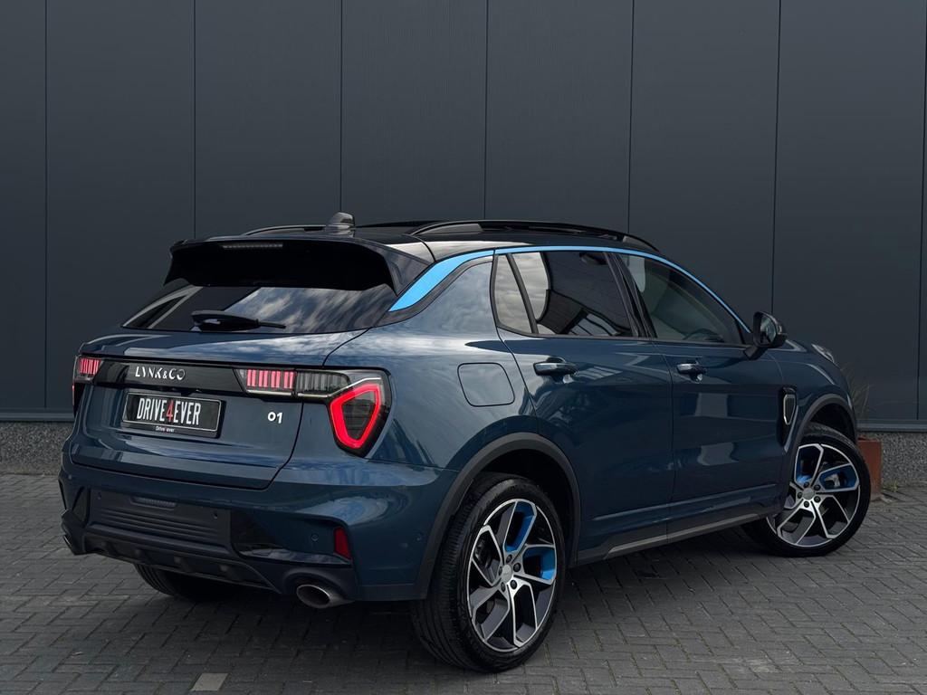 Lynk & Co 01 1.5 BTW FULL PANO NAVI 360 CAMERA SPORTVELGEN C, Auto's, Gebruikt, Zwart, Met garantie (alle), Blauw