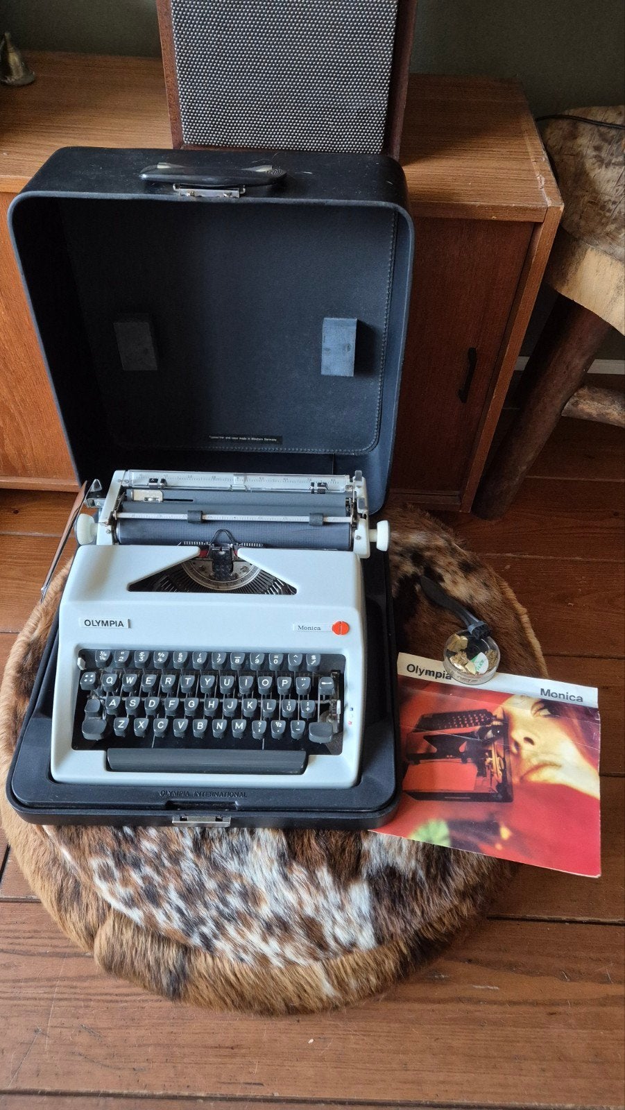 Olympia Monica typemachine met koffer en lint gebruiksaanwij, Diversen, Typemachines, Ophalen, Gebruikt