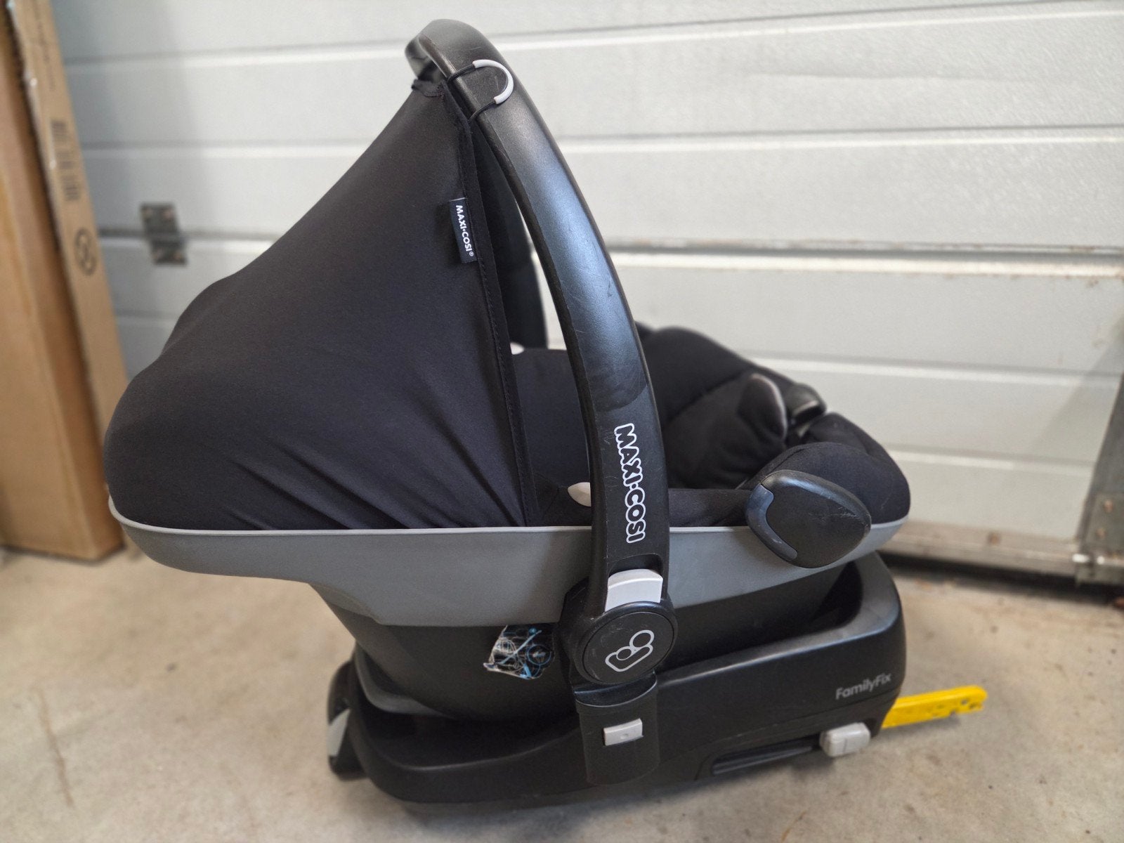 Maxi-Cosi Pebble autostoel met FamilyFix base, Ophalen, Gebruikt, Zijbescherming, Isofix