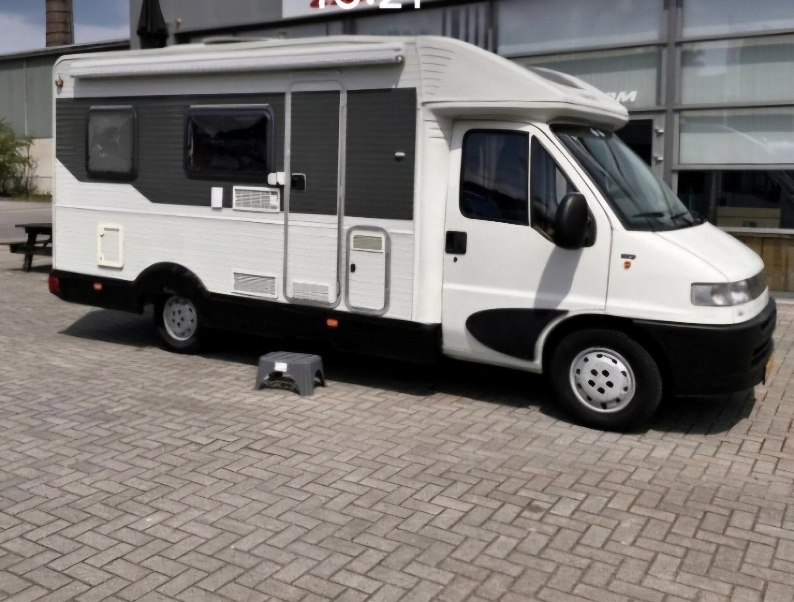 Compacte camper met airco en zonnepaneel