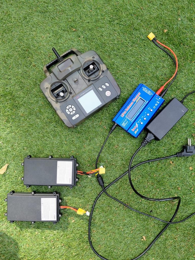 Jabo voerboot met GPS, autopilot, fishfinder en 4 voerbakken, Watersport en Boten, Ophalen, Gebruikt, Overige typen