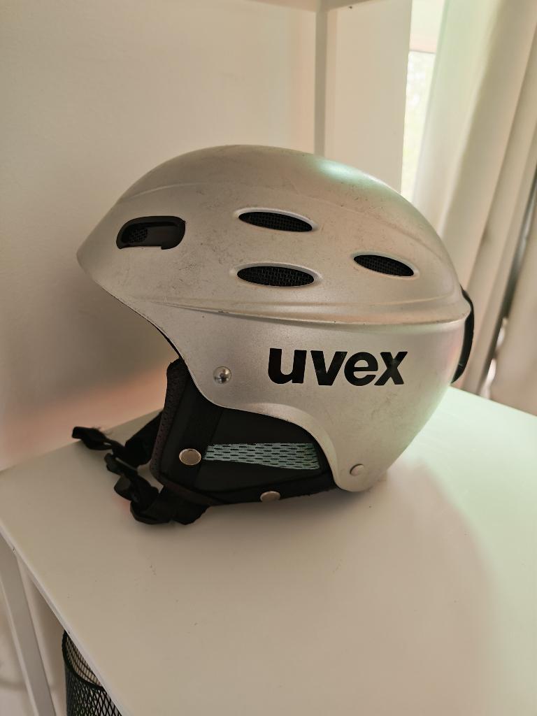 Uvex skihelm - verstelbaar, Sport en Fitness, Skiën en Langlaufen, Gebruikt, Kleding, Skiën, Minder dan 100 cm