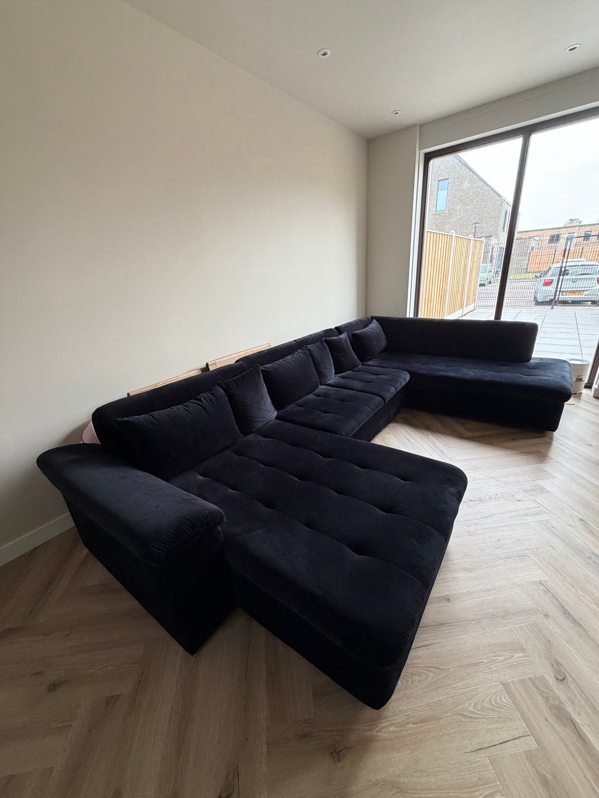 Mooie zwarte velours hoekbank van Meubella, Ophalen, Hoekbank, 300 cm of meer, Zo goed als nieuw