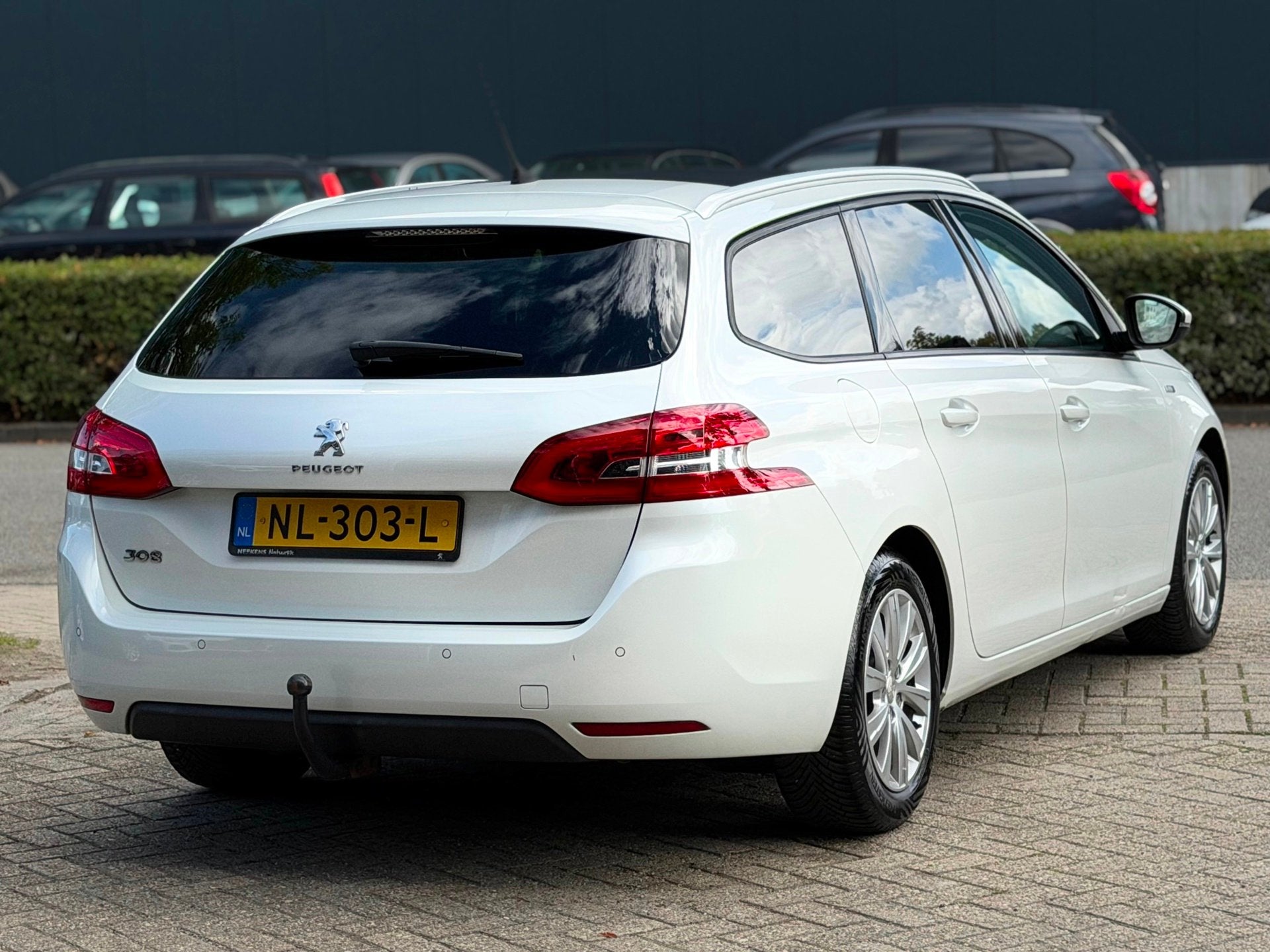 Foto 3 van Peugeot 308 SW 1.2 PureTech Style PANO/NAVI/PDC/CRUISE | NET