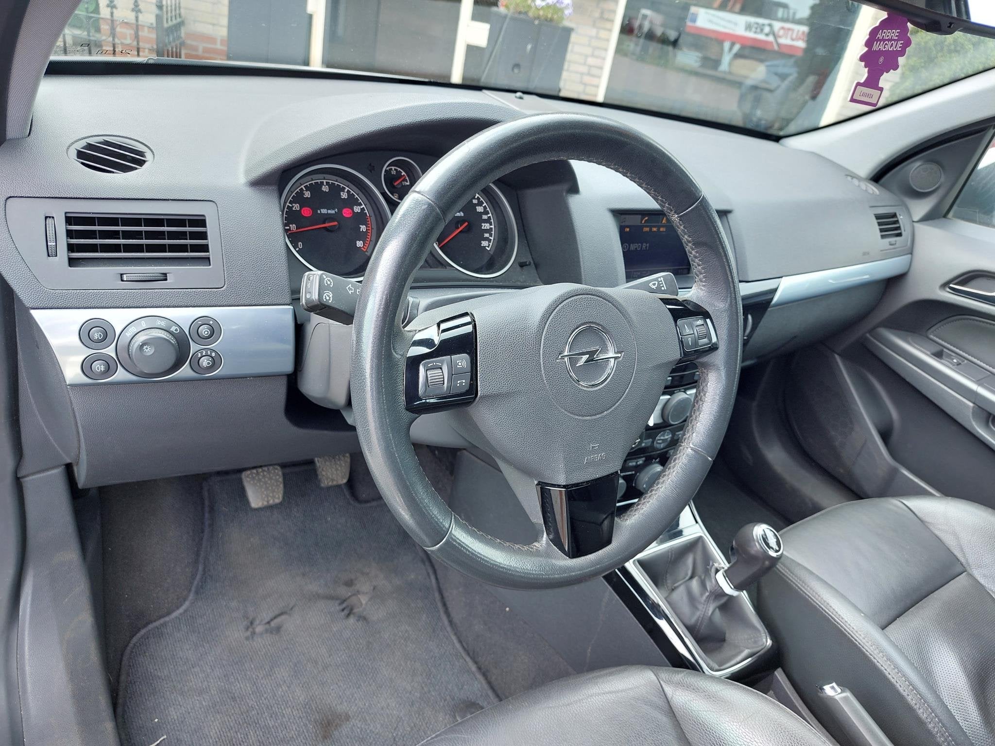 Opel Astra 1.6 Cosmo | Trekhaak | Leer | Handel / export, Voorwielaandrijving, 15 km/l, Gebruikt, 4 cilinders