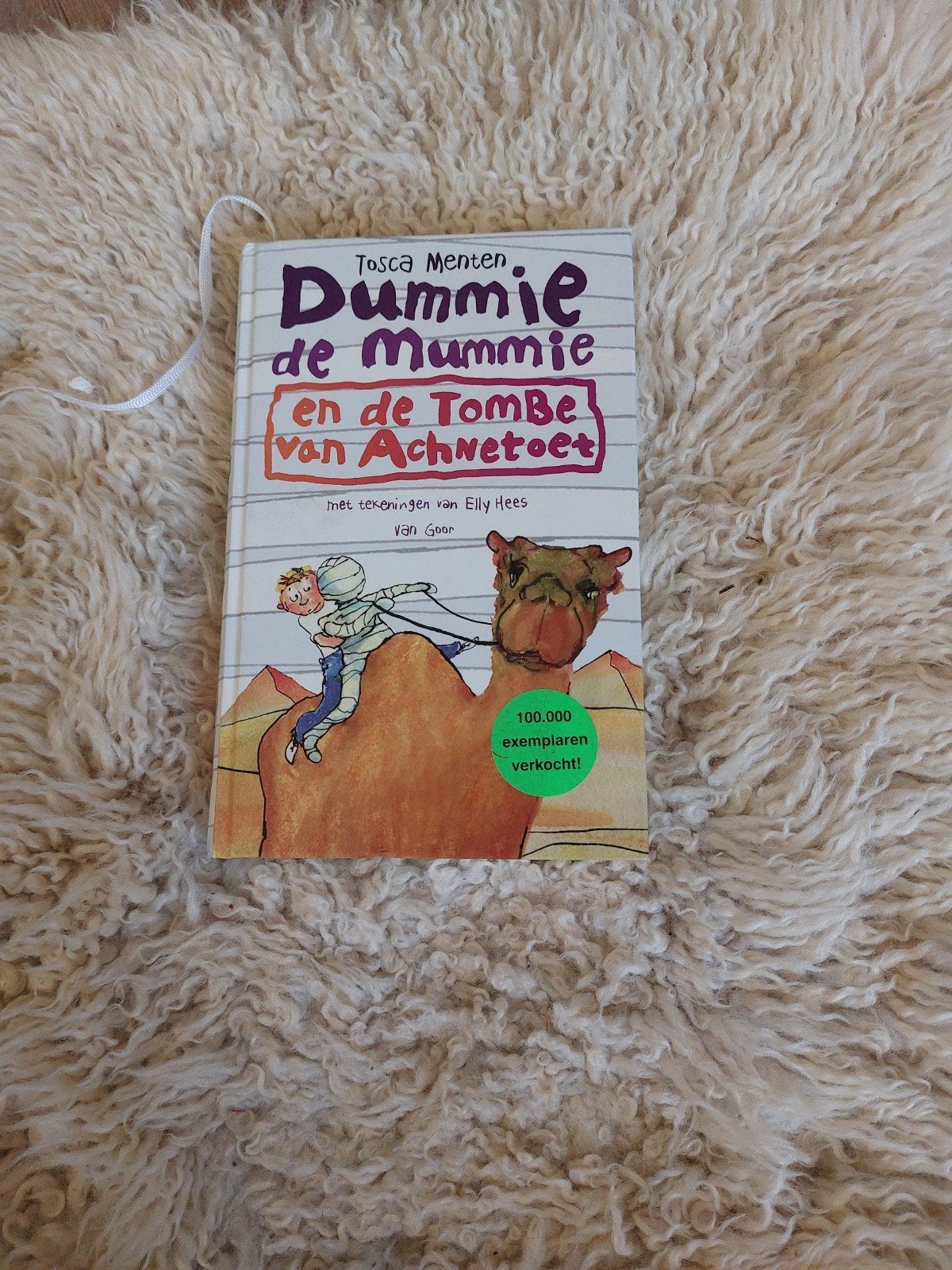 Tosca Menten - Dummie de mummie en de tombe van Achnetoet, Ophalen of Verzenden, Zo goed als nieuw, Tosca Menten