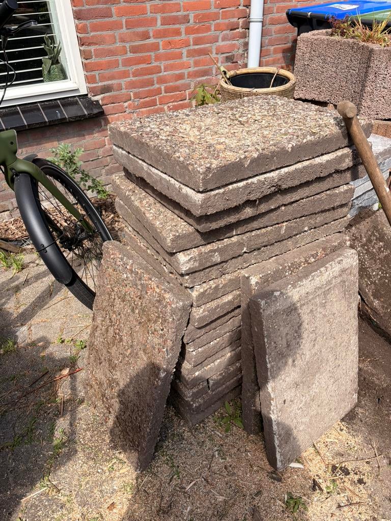 Gebruikte GRATIS tuintegels, Ophalen, Zo goed als nieuw, Beton, Terrastegels