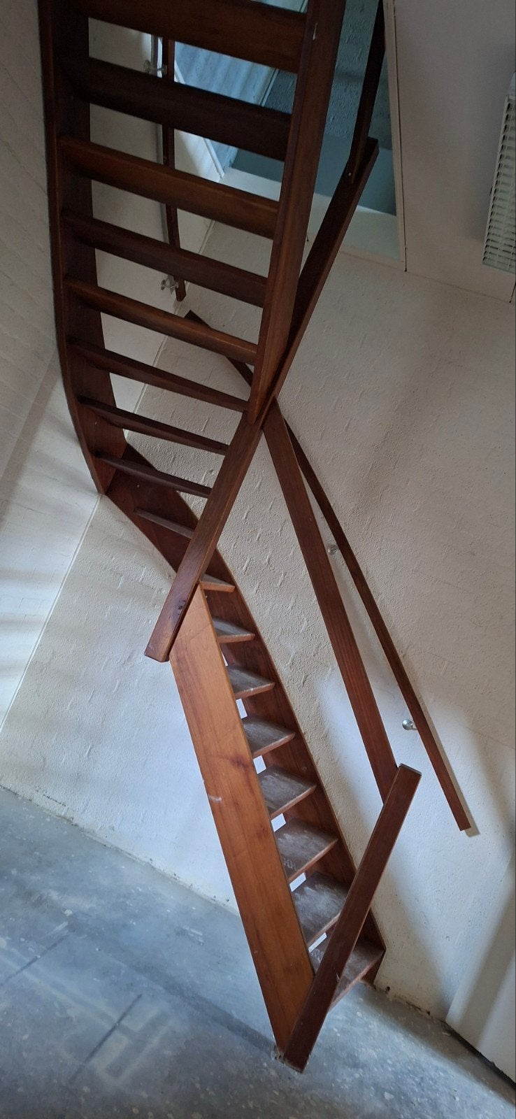 houten trap kwart draai merantie, Doe-het-zelf en Verbouw, Ladders en Trappen, Ophalen, Zo goed als nieuw, 2 tot 4 meter