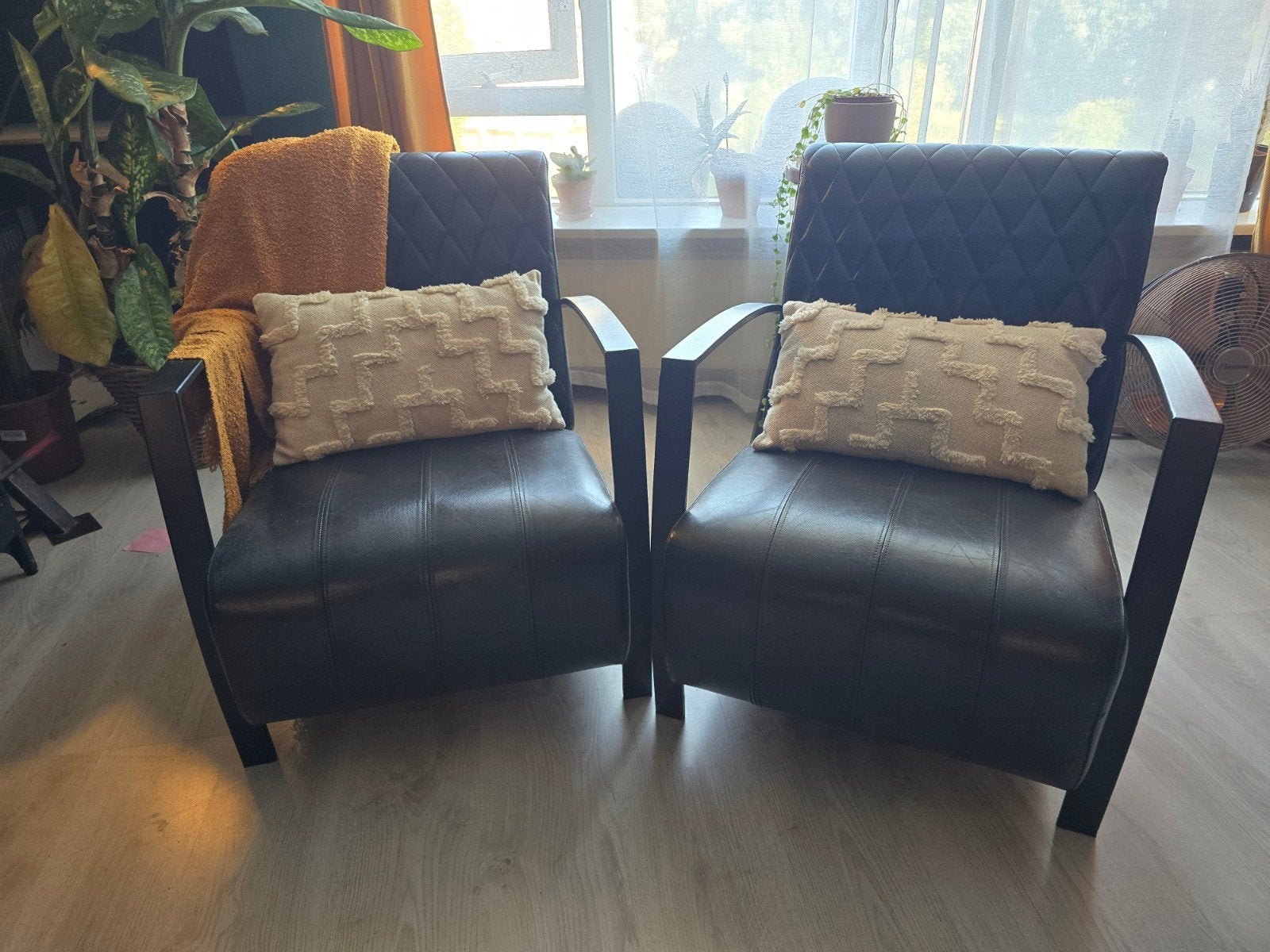 2 Zwarte Leren Stoelen - Comfortabel en Stijlvol, Ophalen, Gebruikt, Twee, Zwart