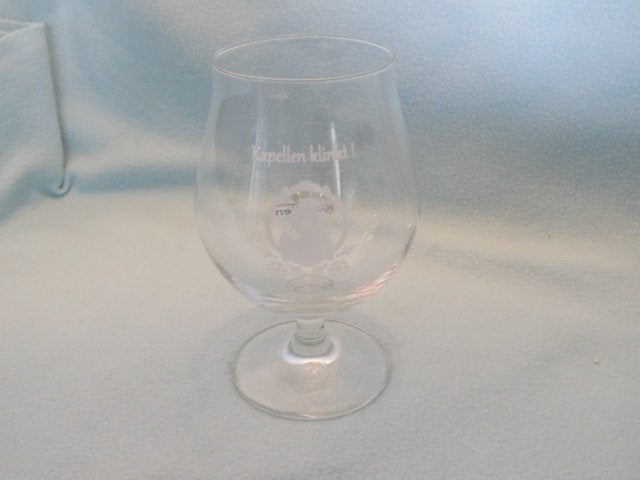 Belgisch bierglas op voet Kapellen klinkt 2012, Ophalen of Verzenden, Zo goed als nieuw, Bierglas