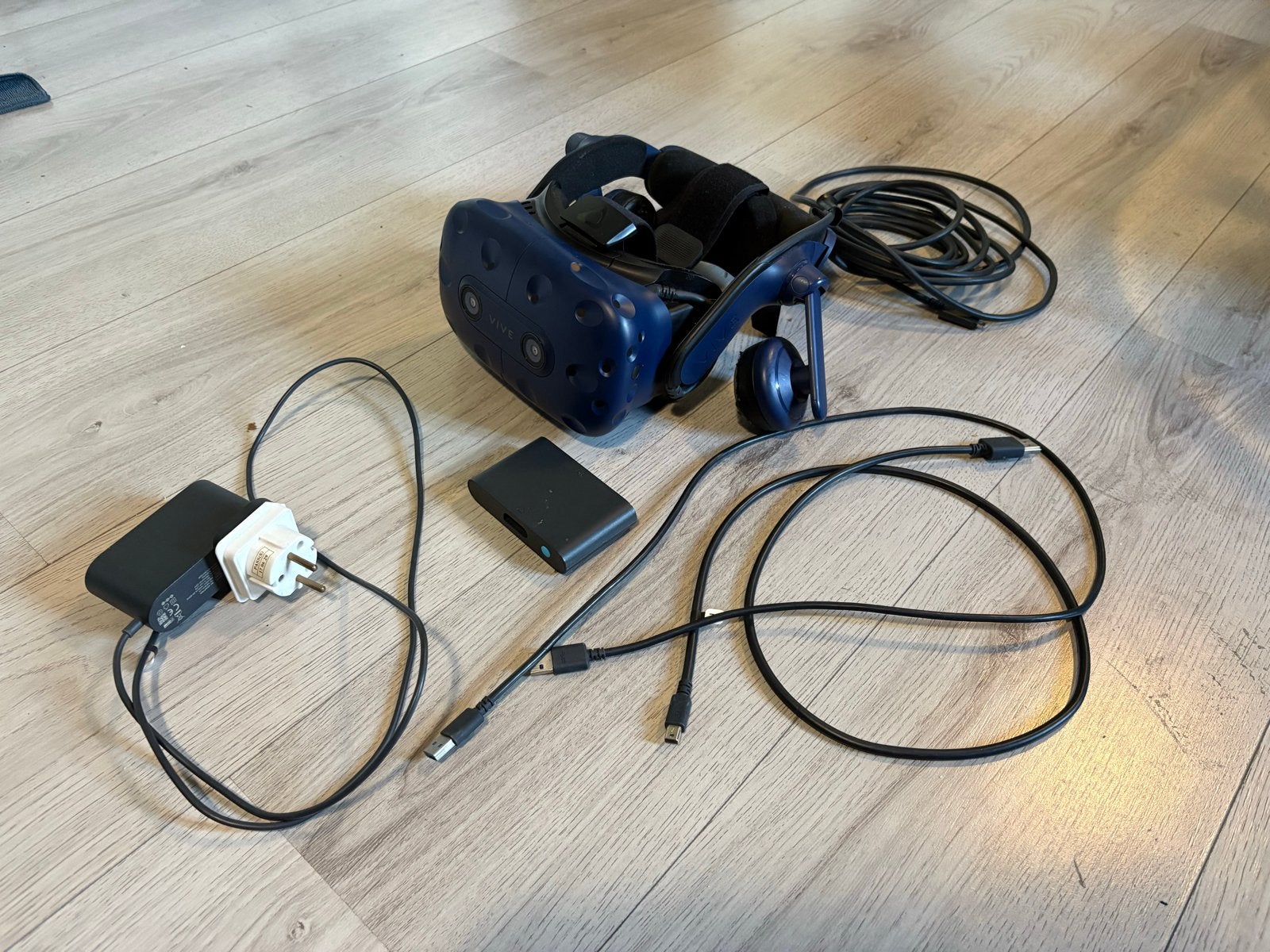 HTC Vive Pro VR-bril - Zo goed als nieuw, Ophalen of Verzenden, Zo goed als nieuw, VR-bril, Pc